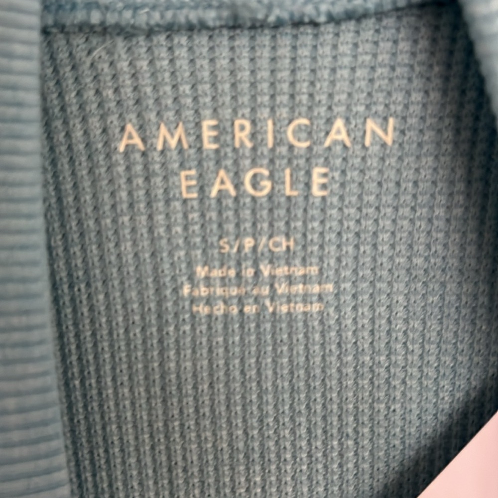American Eagle women’s cropped mock neck long sleeve. Size small - Picture 2 of 4